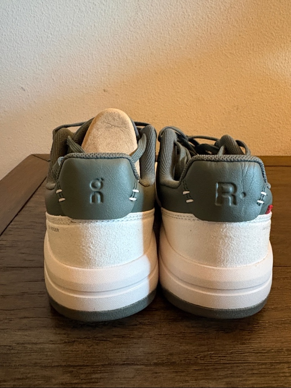 NEW [On] Cloud Running THE ROGER Clubhouse in White/Olive Men’s 8 / Women’s 9.5 - Picture 9 of 12